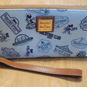 Dooney and Bourke Disney Vacation Club Wallet